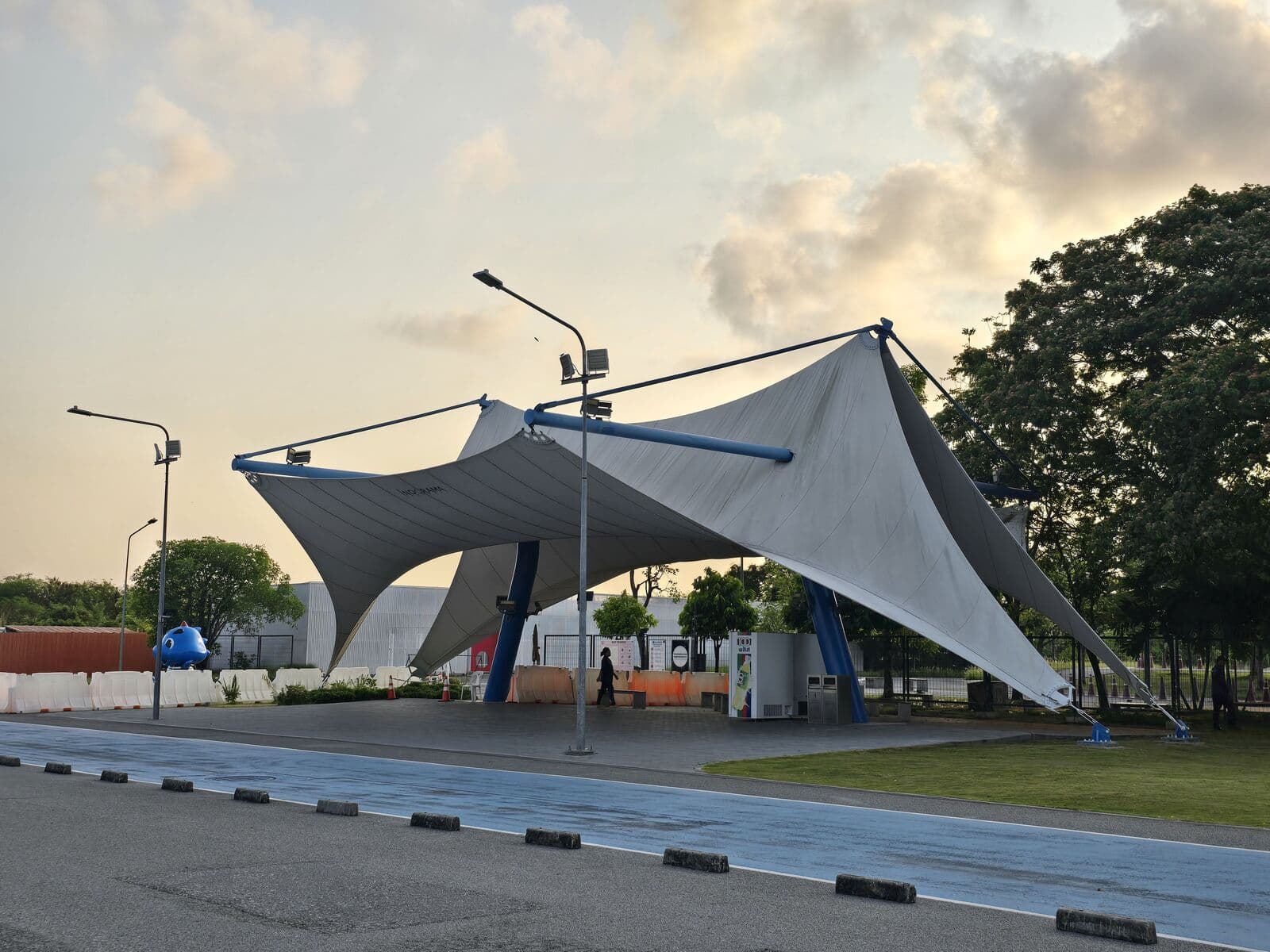 Skylane covered cycling track canopy